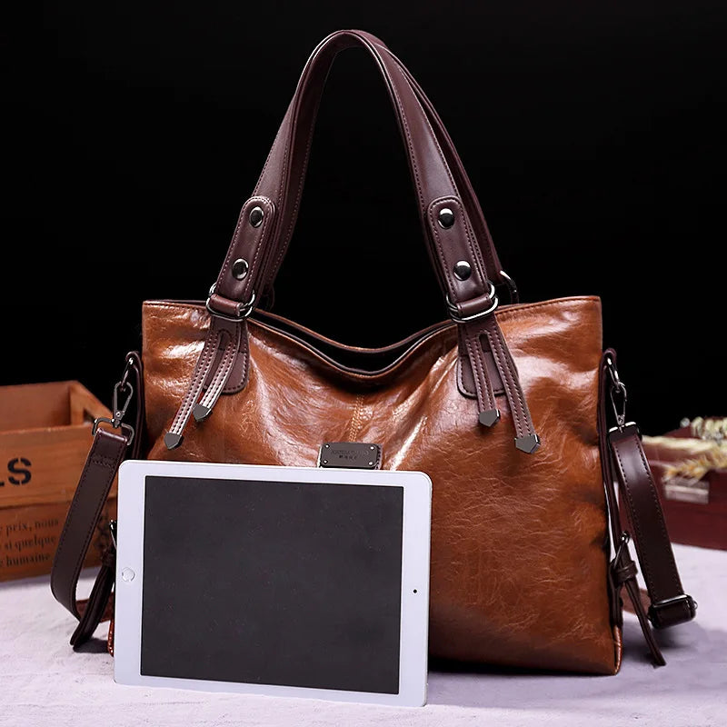 Adore |  Ledertasche