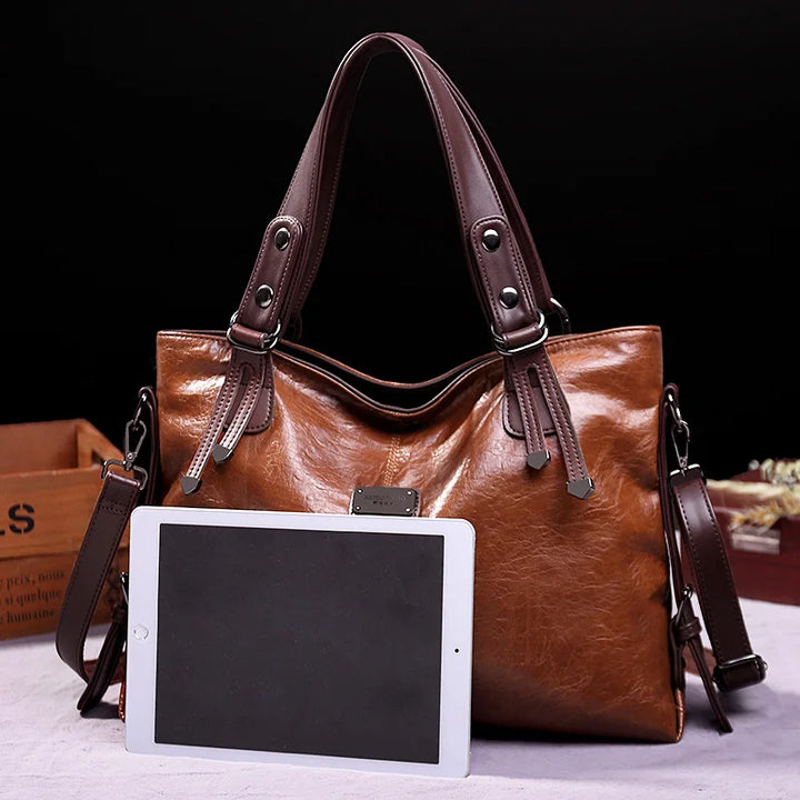 Adore |  Ledertasche