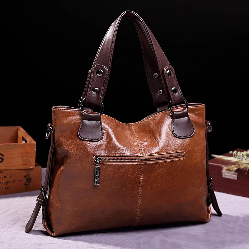 Adore |  Ledertasche
